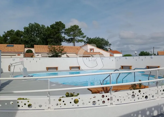 Pavillon 5 Pers. Avec Piscine, à 200m De La à - Fr-1-194-422 *